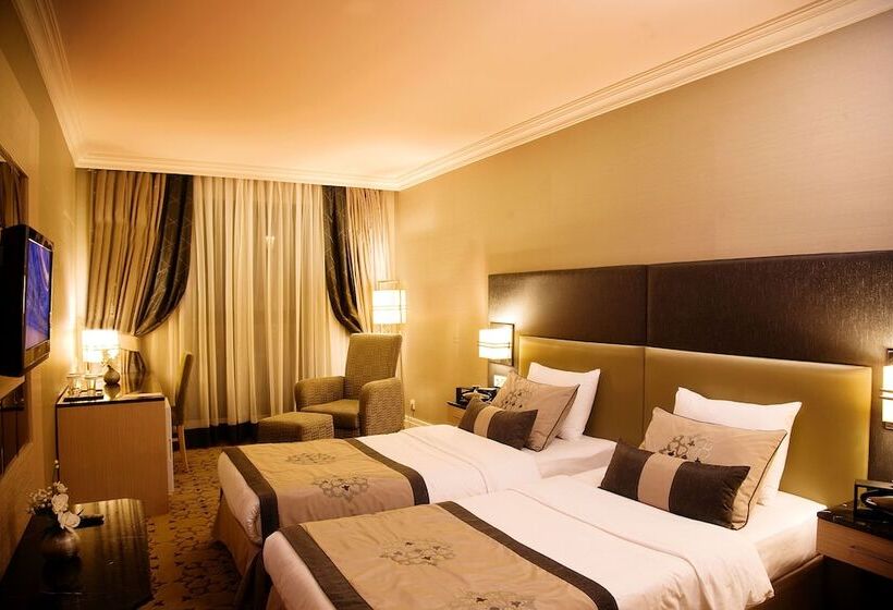 اتاق خانوادگی, Darkhill