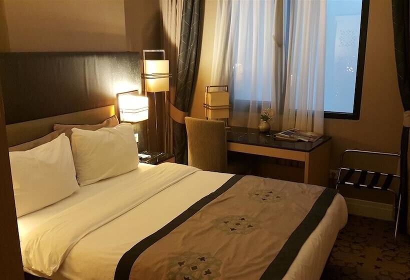 اتاق اکونومی یک تخته, Darkhill