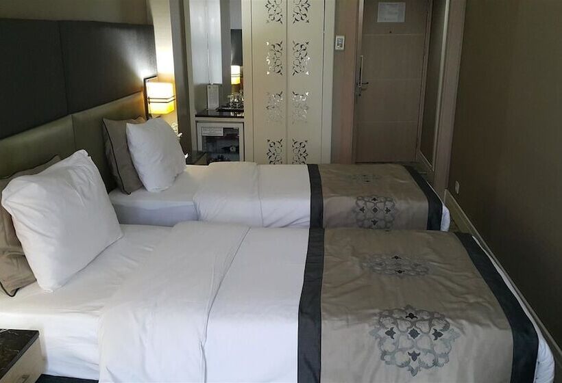 اتاق اکونومی, Darkhill