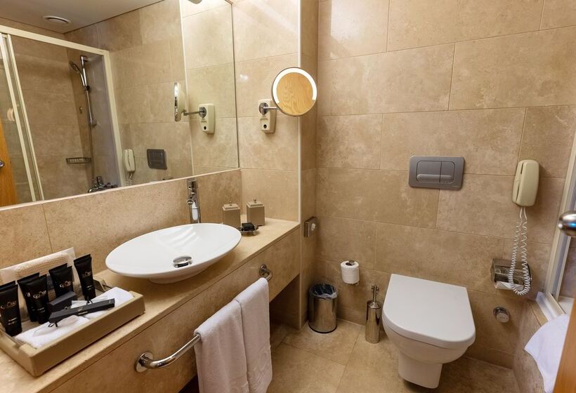 جناح عائلي, Gloria Golf Resort