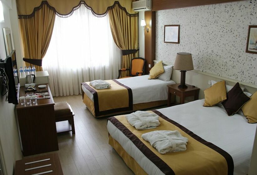 اتاق استاندارد سه تخته با بالکن, Hamidiye