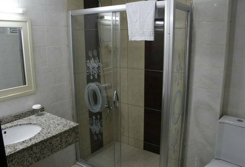 اتاق استاندارد سه تخته با بالکن, Hamidiye