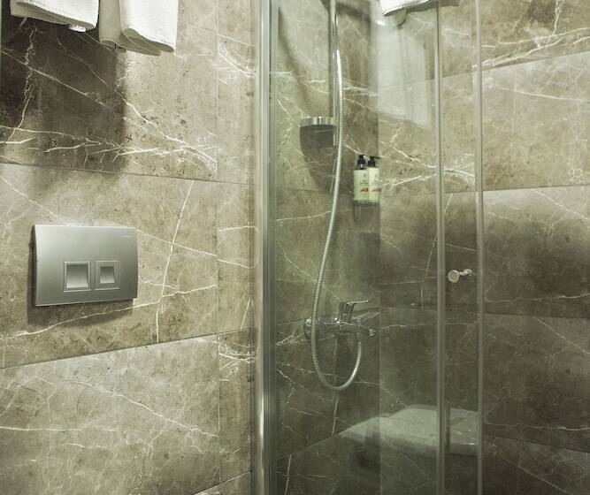 اتاق استاندارد سه نفره, Laleli Gonen