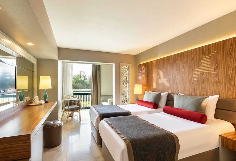 标准间, Paloma Perissia