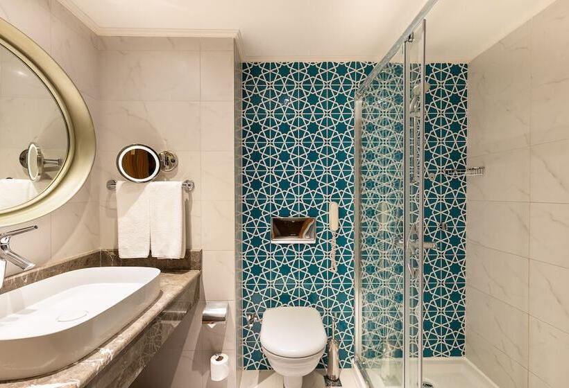 标准间, Paloma Perissia