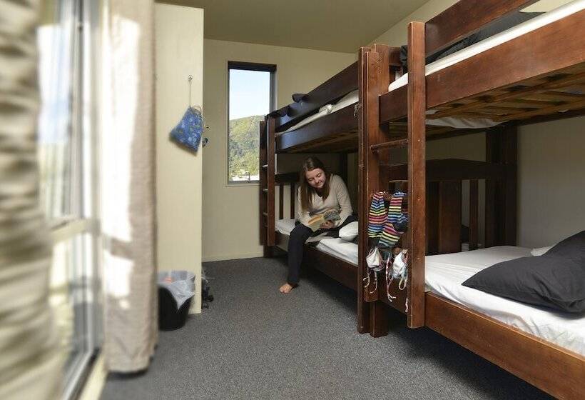 Кровать в Общей Комнате, Tombstone Motel, Lodge & Backpackers