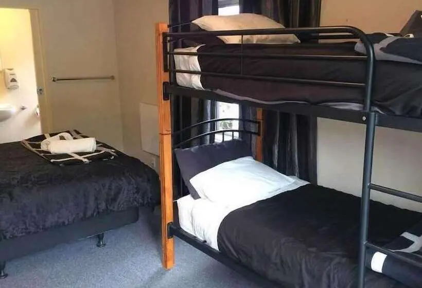 Perhehuone, Tombstone Motel, Lodge & Backpackers