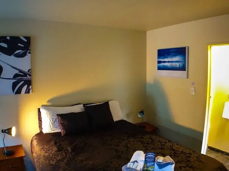 Perhehuone, Tombstone Motel, Lodge & Backpackers
