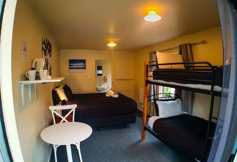 Perhehuone, Tombstone Motel, Lodge & Backpackers
