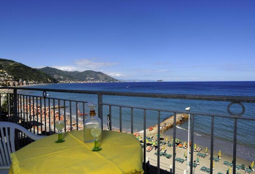 オーシャンビュースタンダードルームバルコニー付き, Bristol