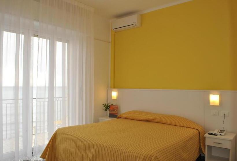 オーシャンビュースタンダードルームバルコニー付き, Bristol