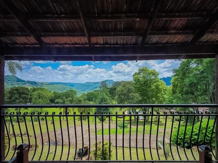 کلبه ییلاقی, Pousada La Vista