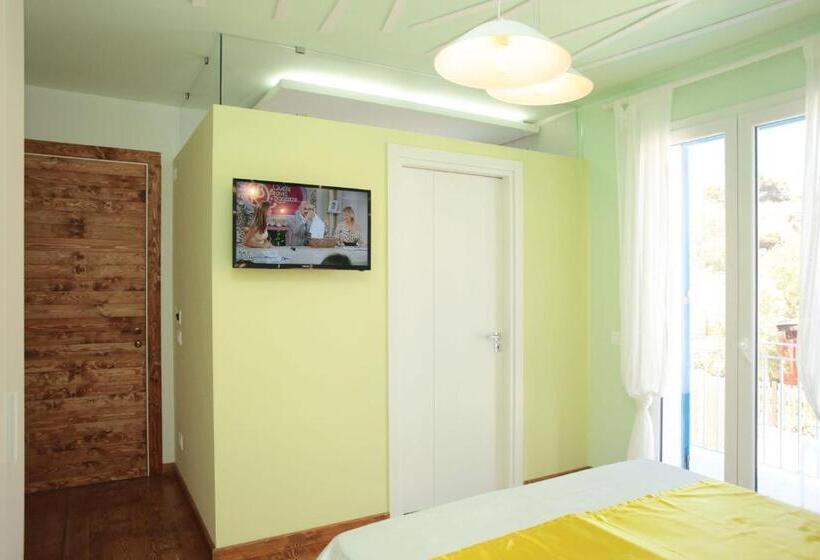 Номер Стандарт с Балконом, Rivazzurra Design Rooms