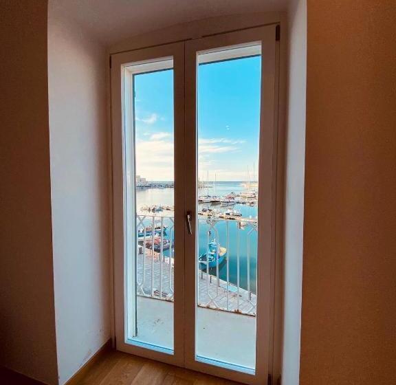 اتاق سوپریور با چشم‌انداز دریا, B&b Suite Home Trani
