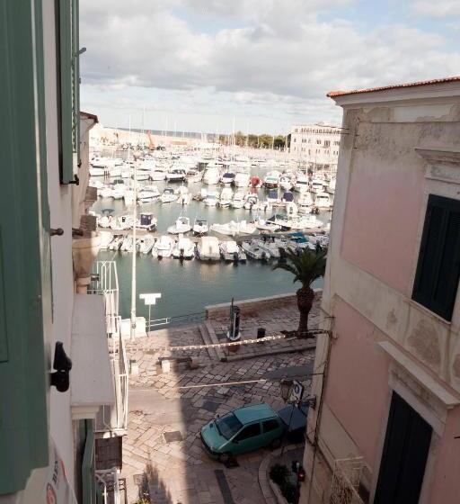 آپارتمان 1 خوابه با تراس, B&b Suite Home Trani