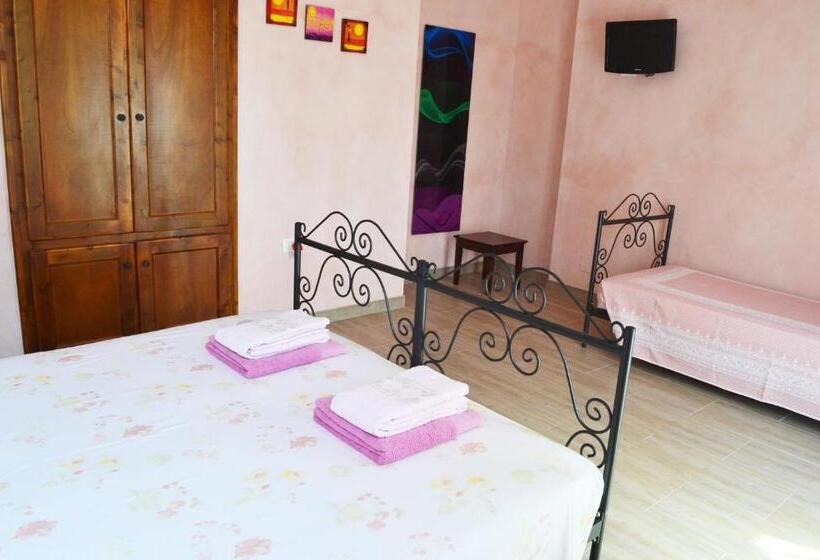 Номер Стандарт Трехместный, Villa Nike B&b