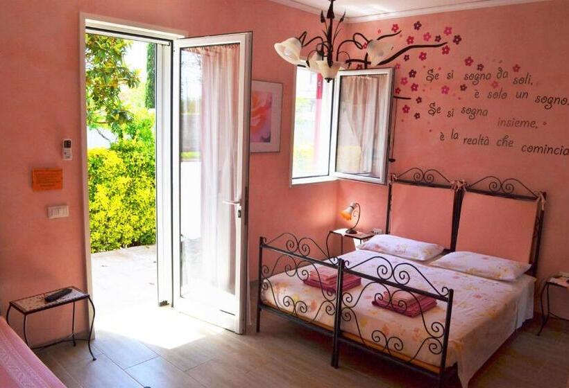 غرفة قياسية ثلاثية, Villa Nike B&b