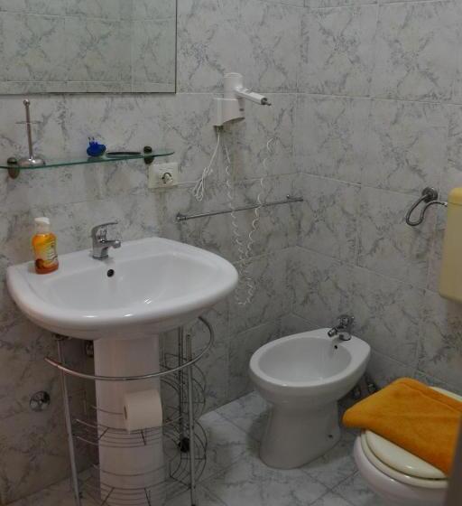 غرفة قياسية ثلاثية, Villa Nike B&b