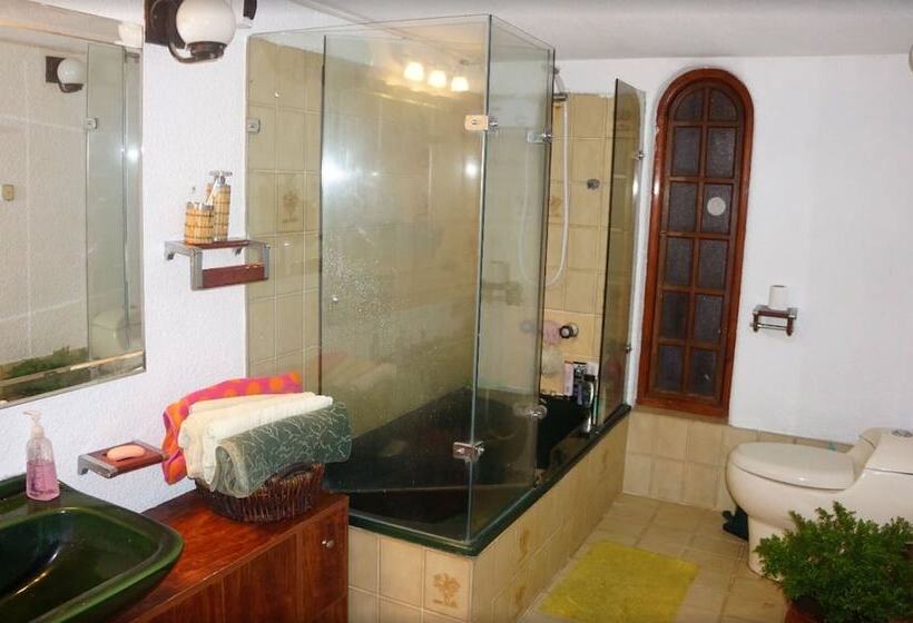 اتاق استاندارد, Happy House