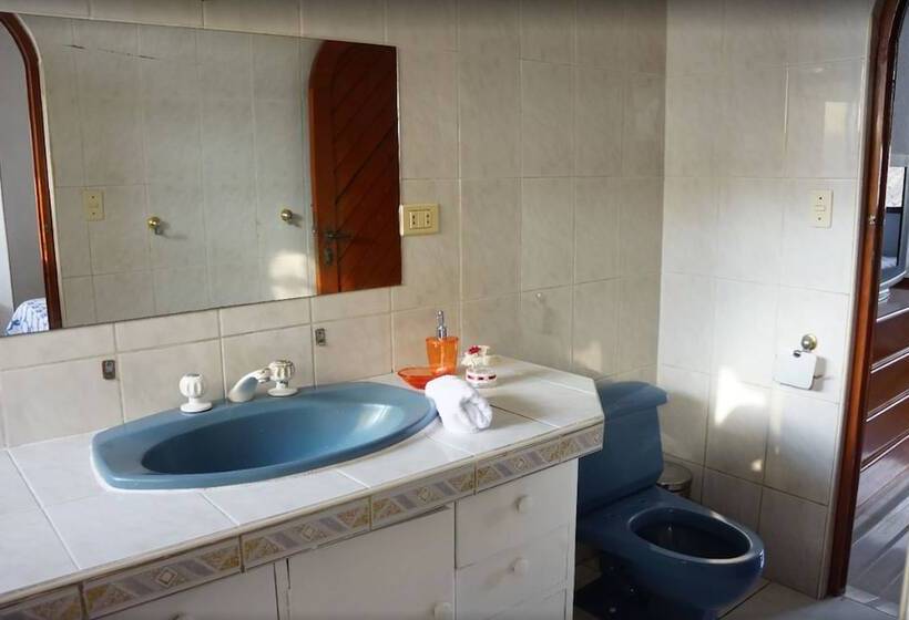 اتاق استاندارد, Happy House