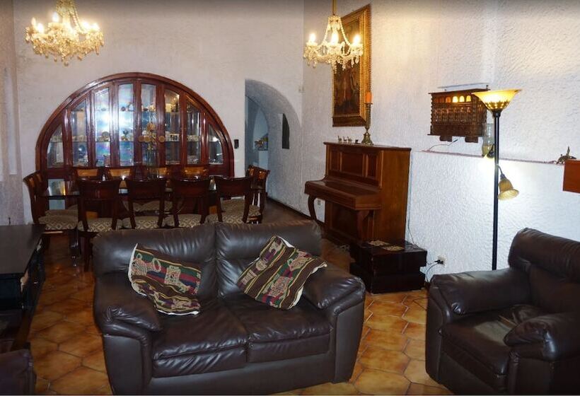 اتاق استاندارد, Happy House