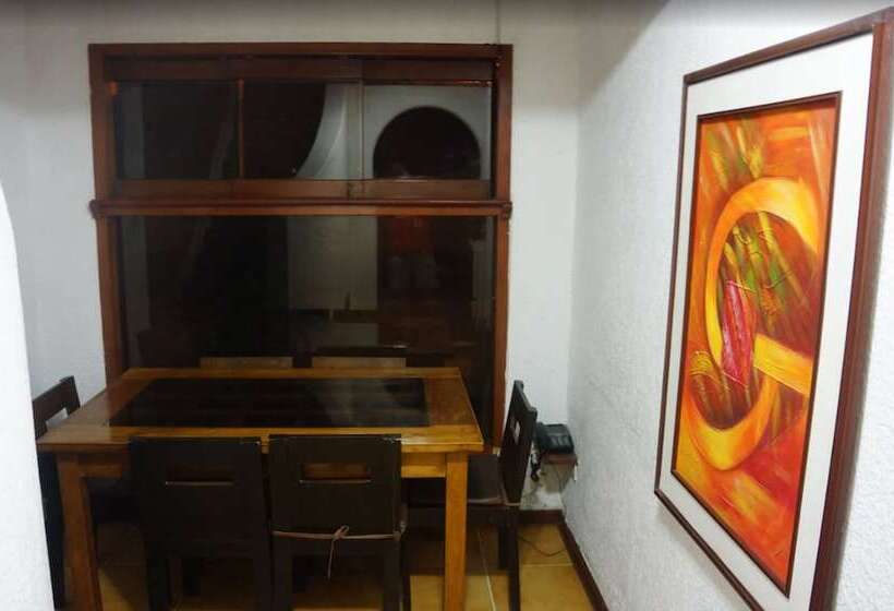 اتاق استاندارد, Happy House