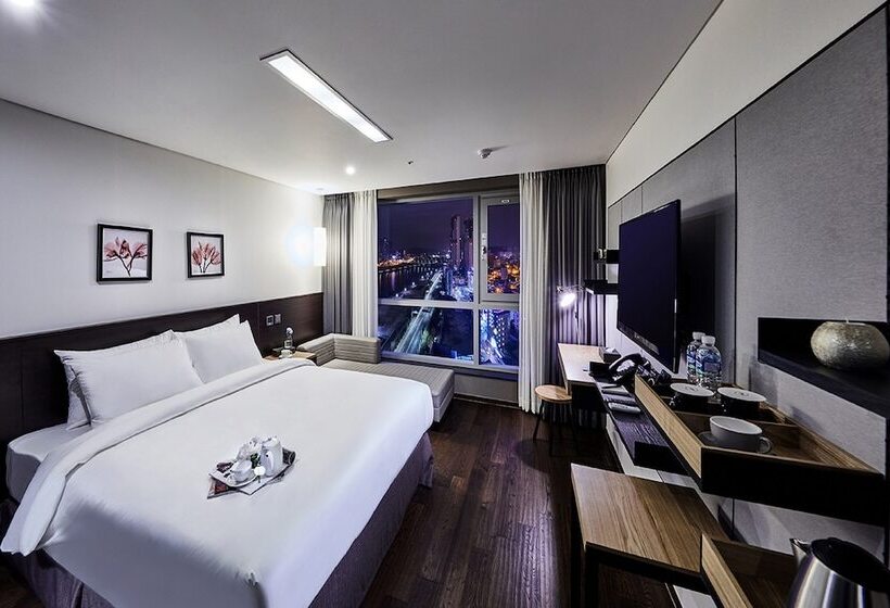 غرفة قياسية بالطابق الأرضى, Riverside