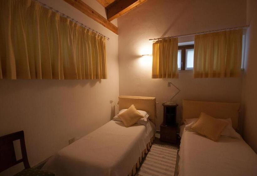 בית, 2 חדרי שינה, Agriturismo Castello Di Vezio