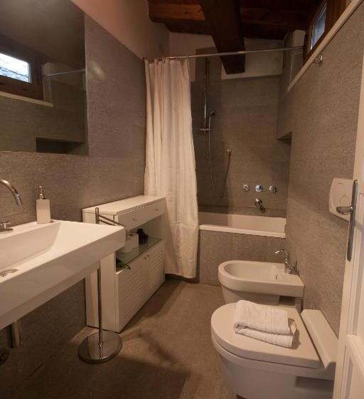 בית, 2 חדרי שינה, Agriturismo Castello Di Vezio