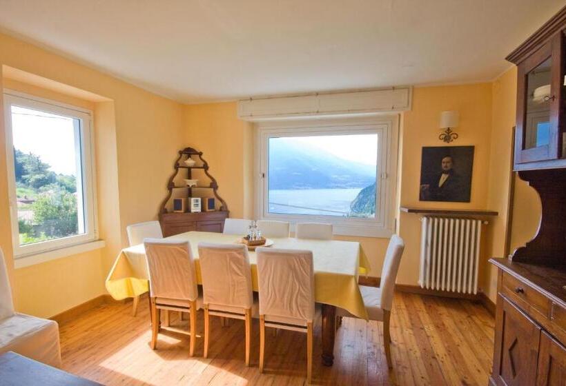 בית, 4 חדרי שינה, Agriturismo Castello Di Vezio