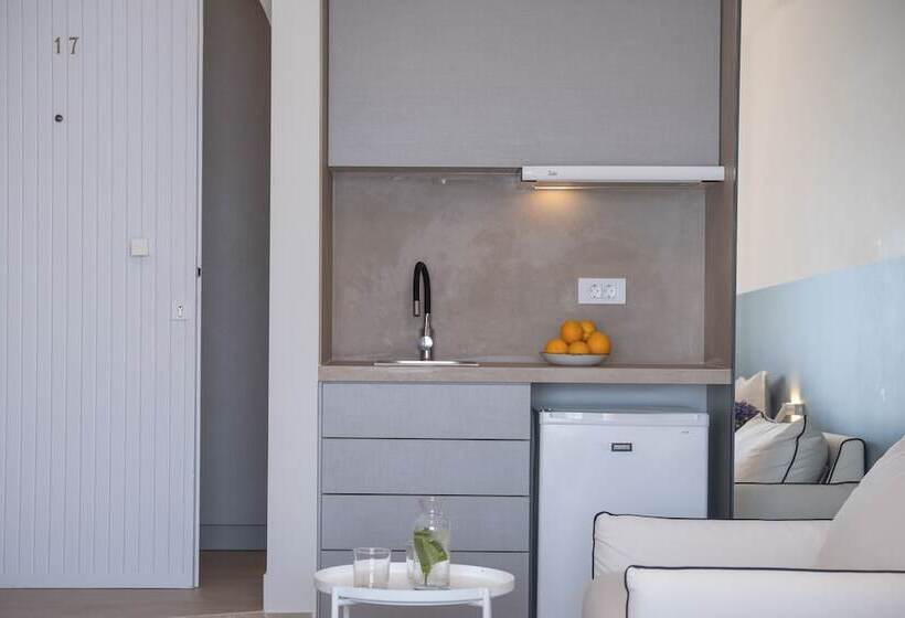 شقة غرفتين مطلة على البحر, Nelly's Apartments