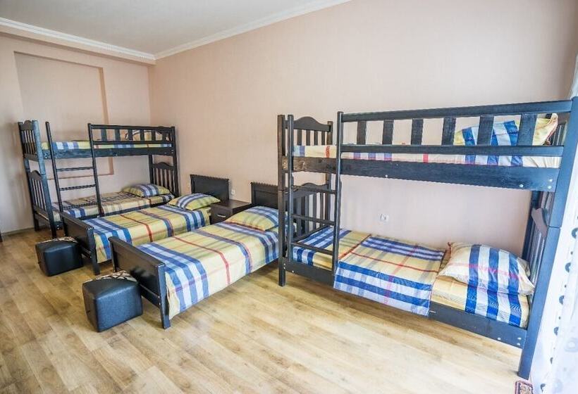 اتاق خانوادگی, Kanudosi Guest House