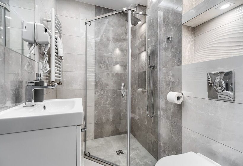 标准三人间, Villa Atlantis