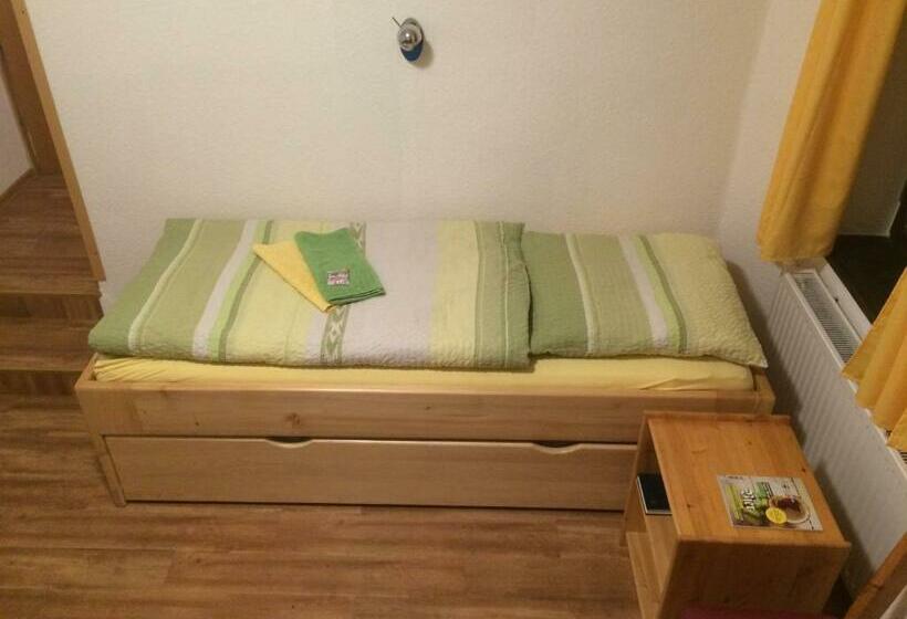 חדר סטנדרט לשלושה, Pension Zur Wartburg