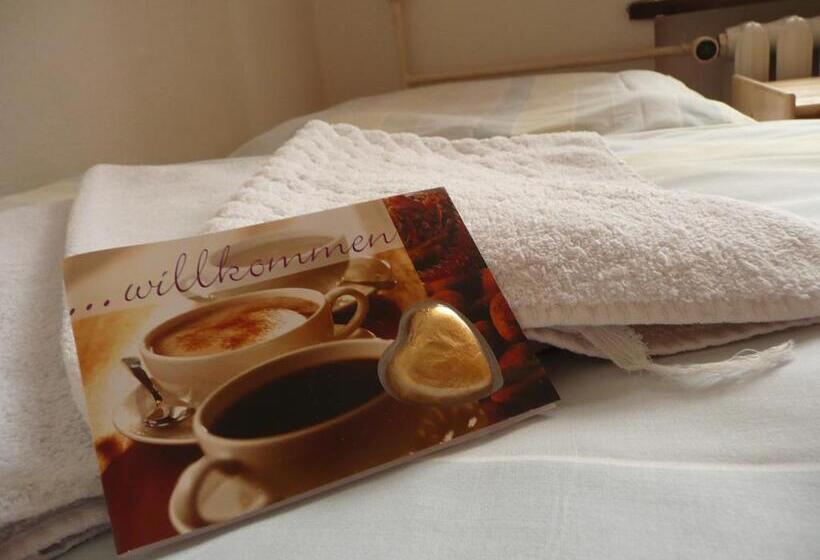 חדר קלאסי לשלושה, Pension Zur Wartburg