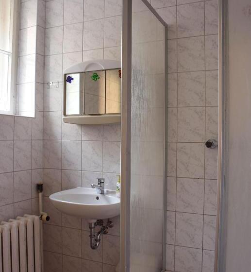 חדר קלאסי לשלושה, Pension Zur Wartburg