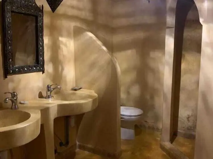 اتاق استاندارد چهار تخته, Riad Dar Pierre
