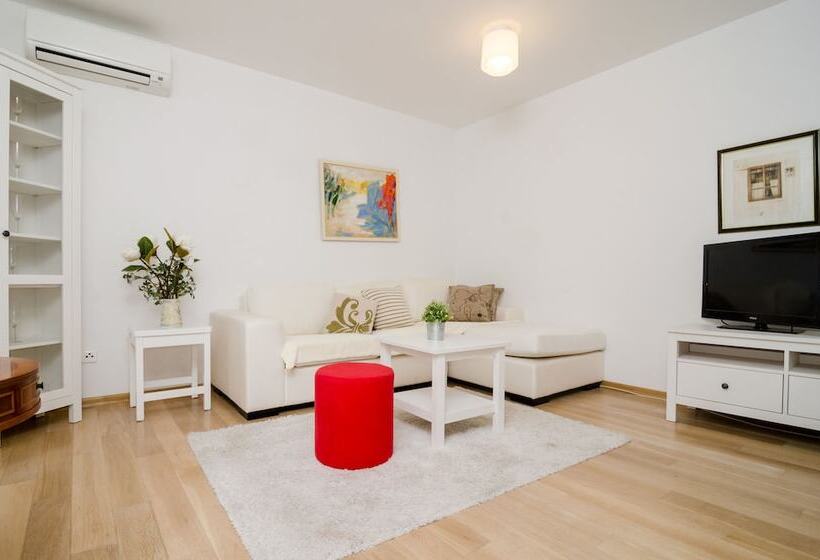 آپارتمان 1 خوابه, Apartments Carmelitta