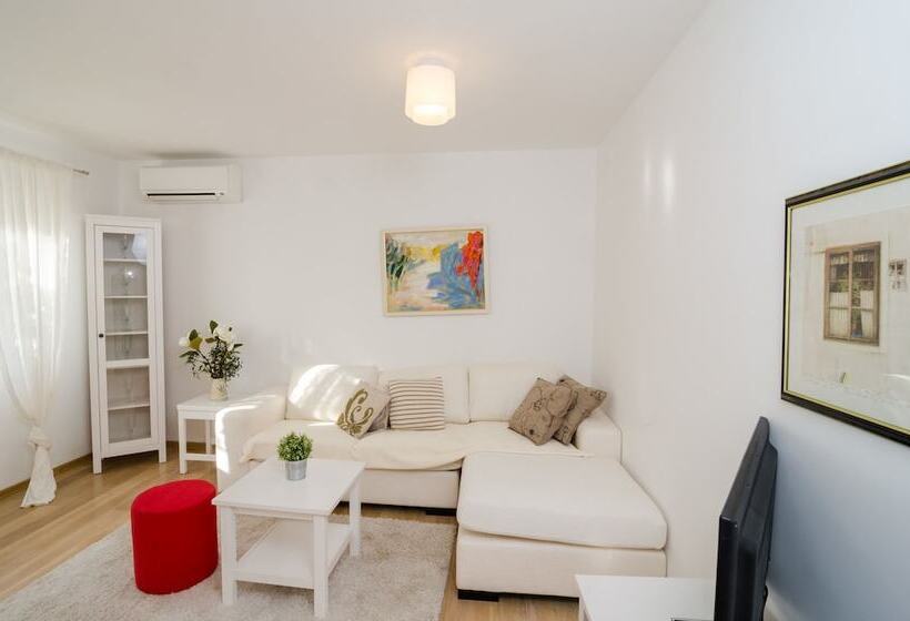 آپارتمان 1 خوابه, Apartments Carmelitta