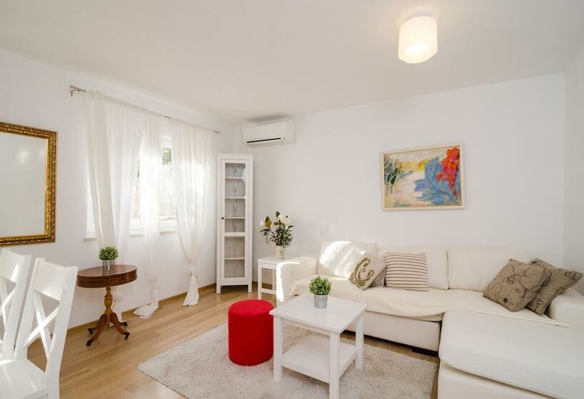 آپارتمان 1 خوابه, Apartments Carmelitta