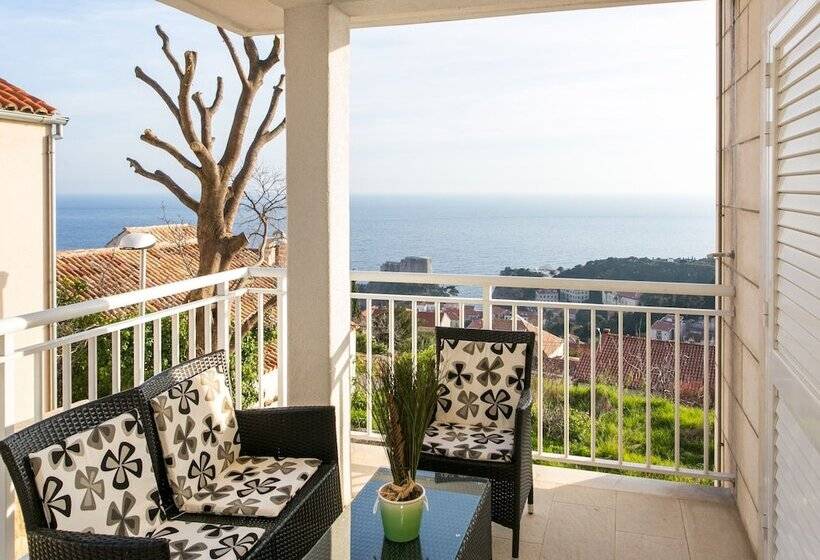 1 Bedroom Apartment with Terrace Sea View, Apartments Carmelitta