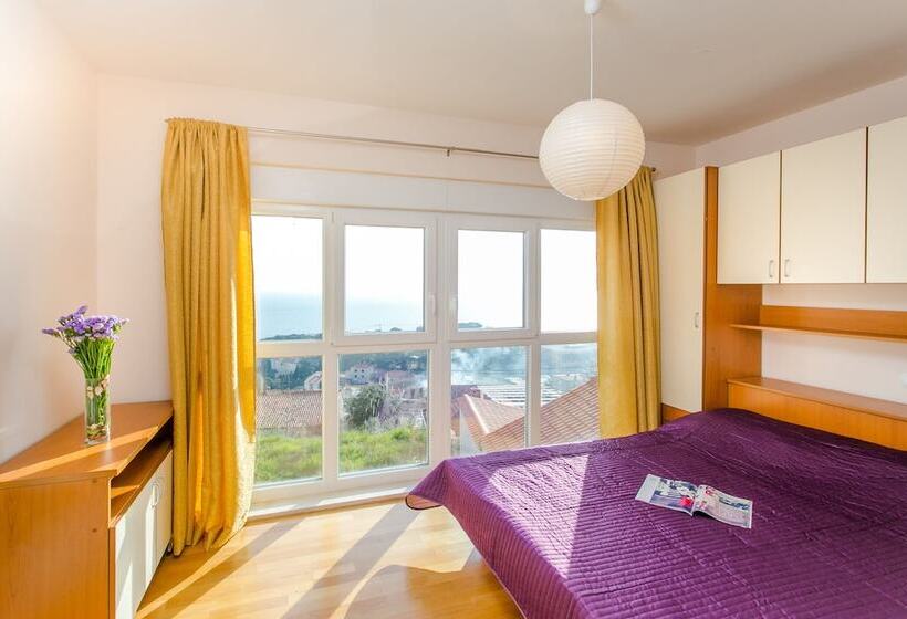 1 Bedroom Apartment with Terrace Sea View, Apartments Carmelitta