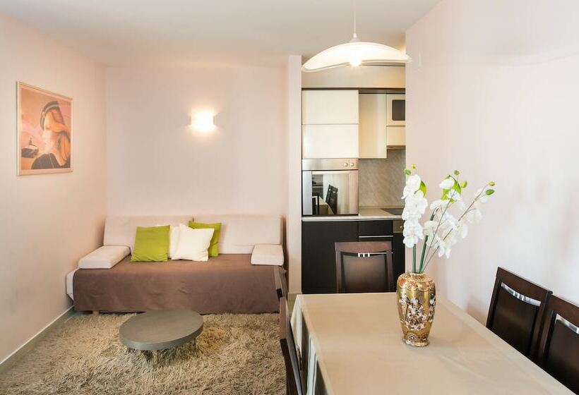 1 Bedroom Apartment with Terrace Sea View, Apartments Carmelitta