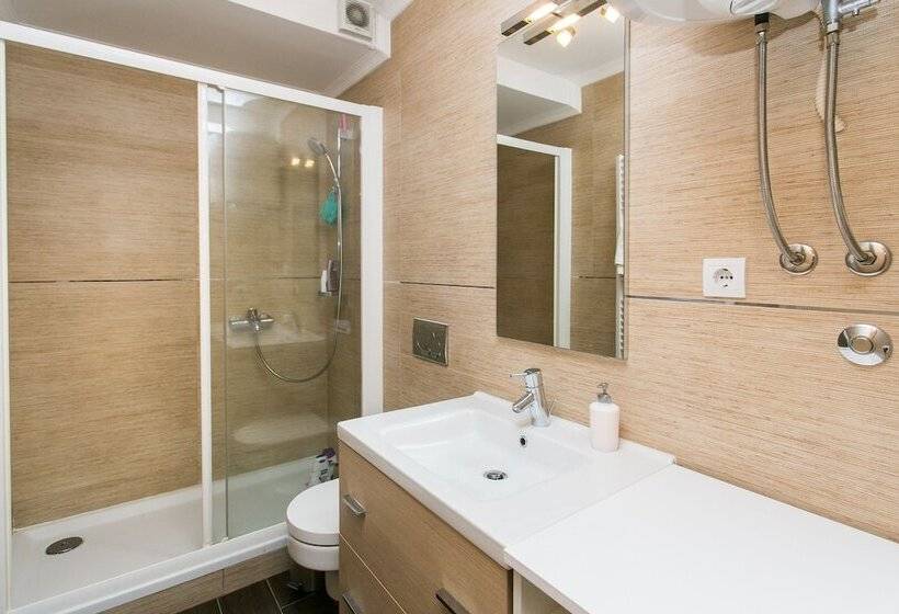 1 Bedroom Apartment with Terrace Sea View, Apartments Carmelitta