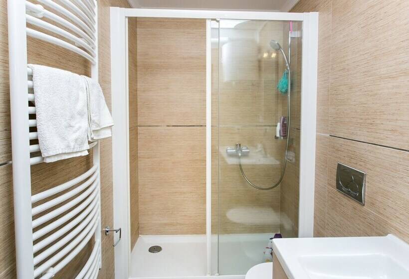 1 Bedroom Apartment with Terrace Sea View, Apartments Carmelitta