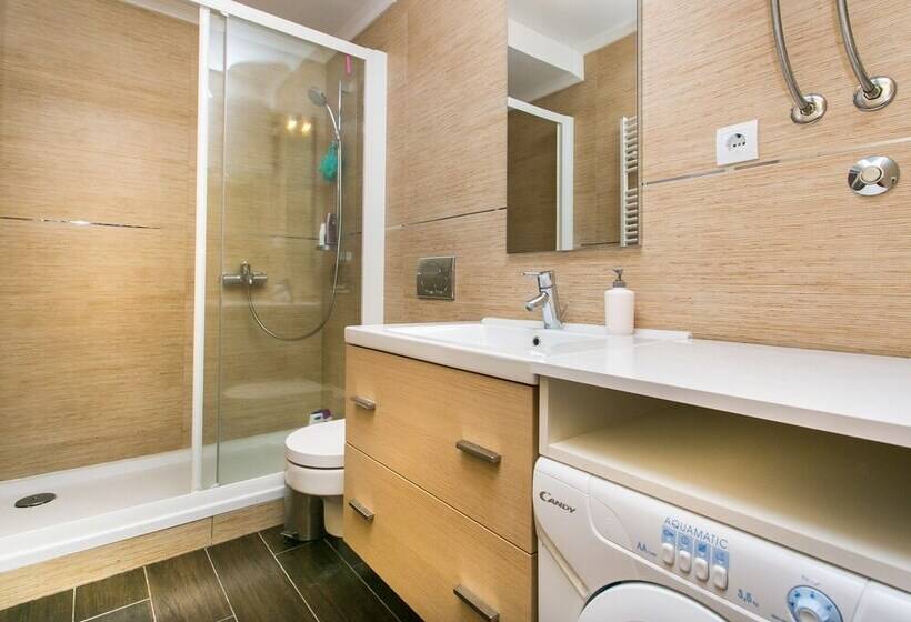 1 Bedroom Apartment with Terrace Sea View, Apartments Carmelitta