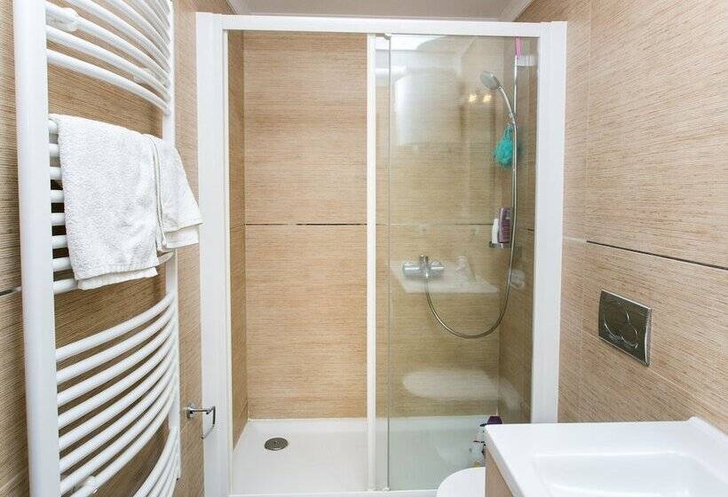 1 Bedroom Apartment with Terrace Sea View, Apartments Carmelitta