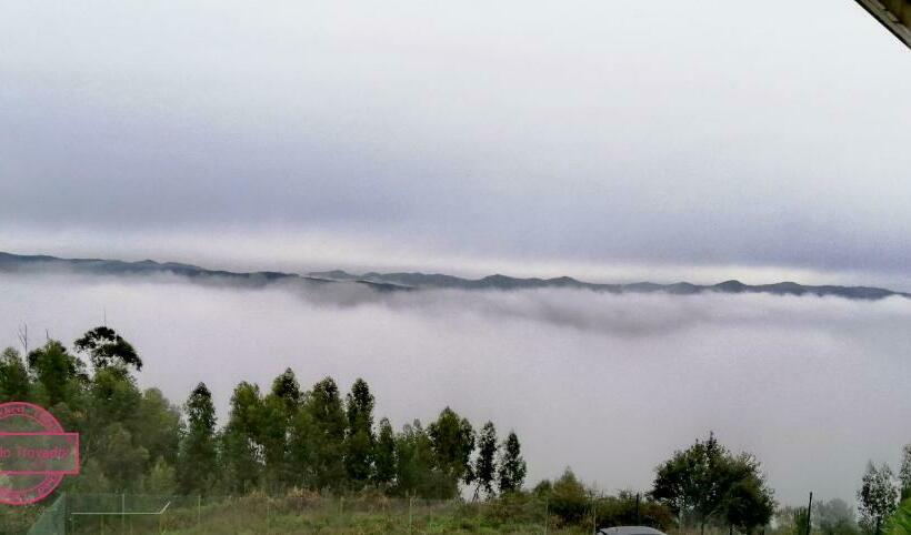 וילה עם חדר שינה אחד ובריכת שחיה, Casa Do Trovador
