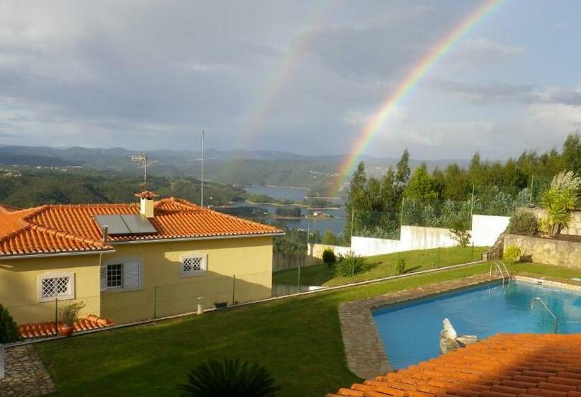 וילה עם חדר שינה אחד ובריכת שחיה, Casa Do Trovador