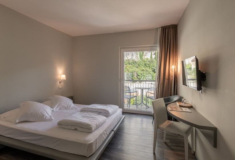 Quarto Estandar Vista Montanha, Baia Azzurra   Lake Front